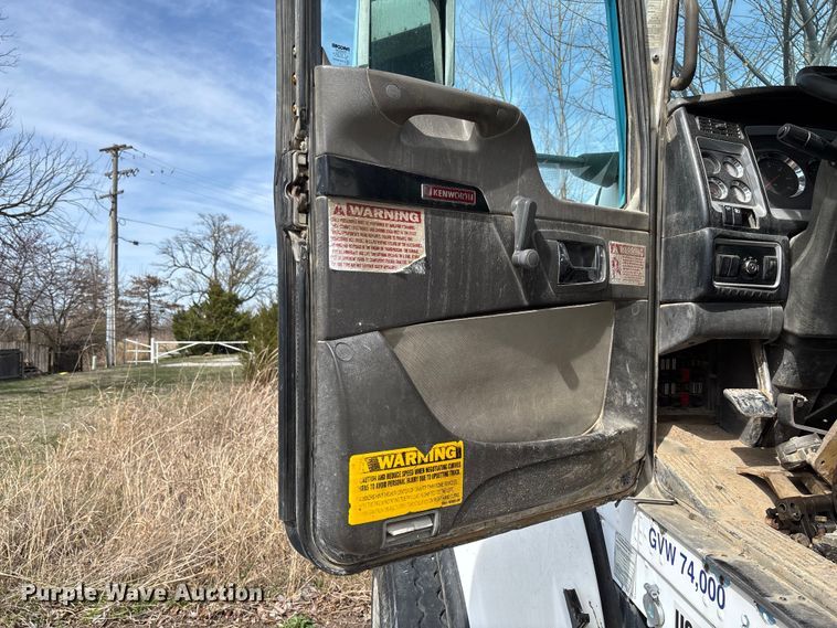 image for item FB3272 2009 Kenworth T800 ready mix truck