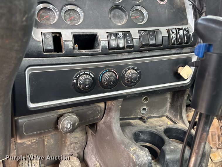 image for item FB3272 2009 Kenworth T800 ready mix truck