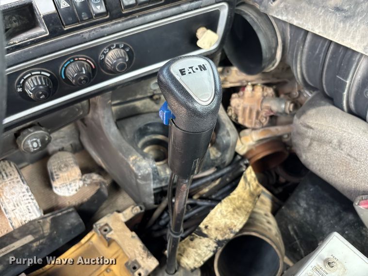 image for item FB3272 2009 Kenworth T800 ready mix truck