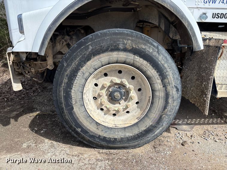 image for item FB3272 2009 Kenworth T800 ready mix truck