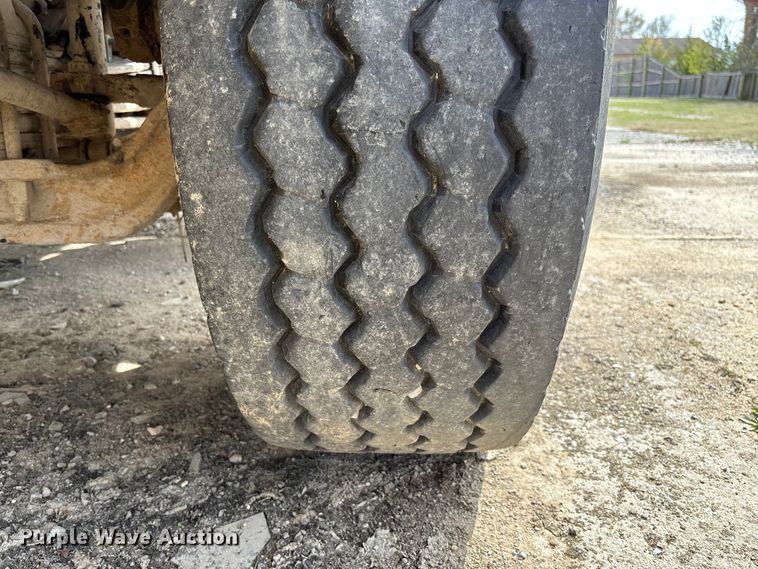 image for item FB3272 2009 Kenworth T800 ready mix truck