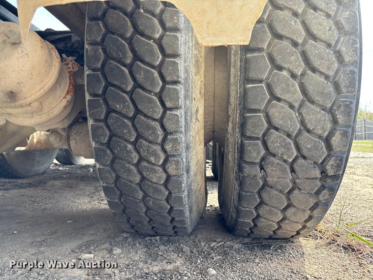 image for item FB3272 2009 Kenworth T800 ready mix truck