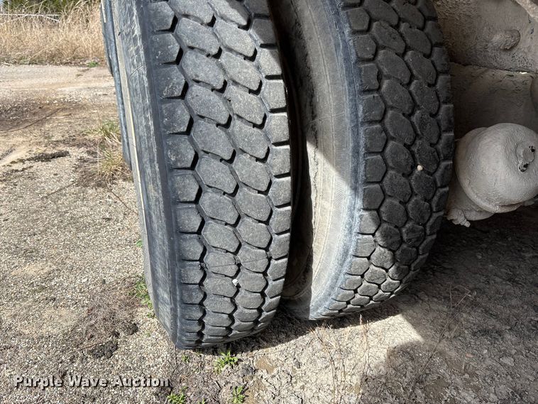 image for item FB3272 2009 Kenworth T800 ready mix truck