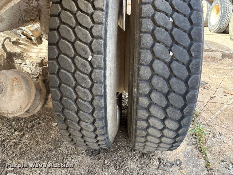 image for item FB3272 2009 Kenworth T800 ready mix truck