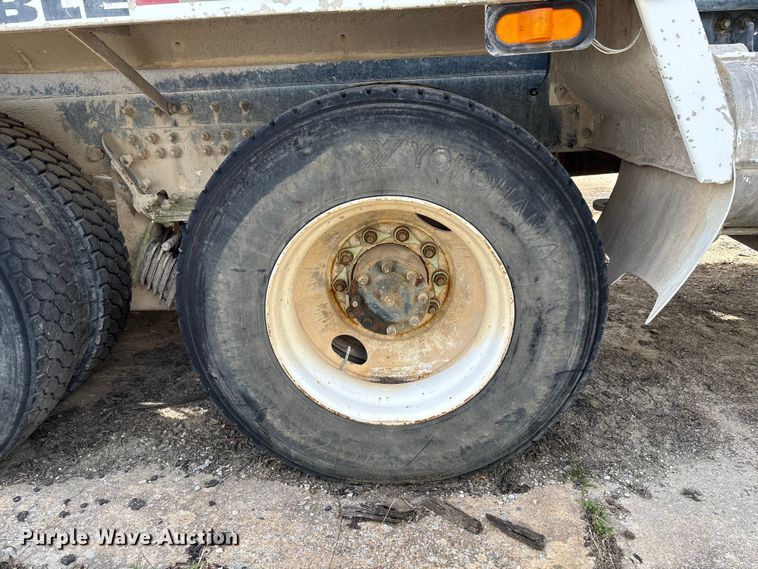 image for item FB3272 2009 Kenworth T800 ready mix truck