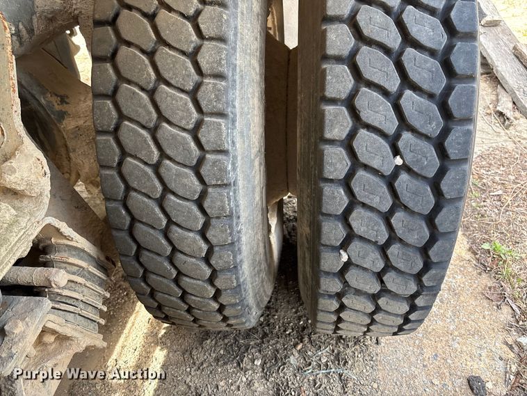 image for item FB3272 2009 Kenworth T800 ready mix truck