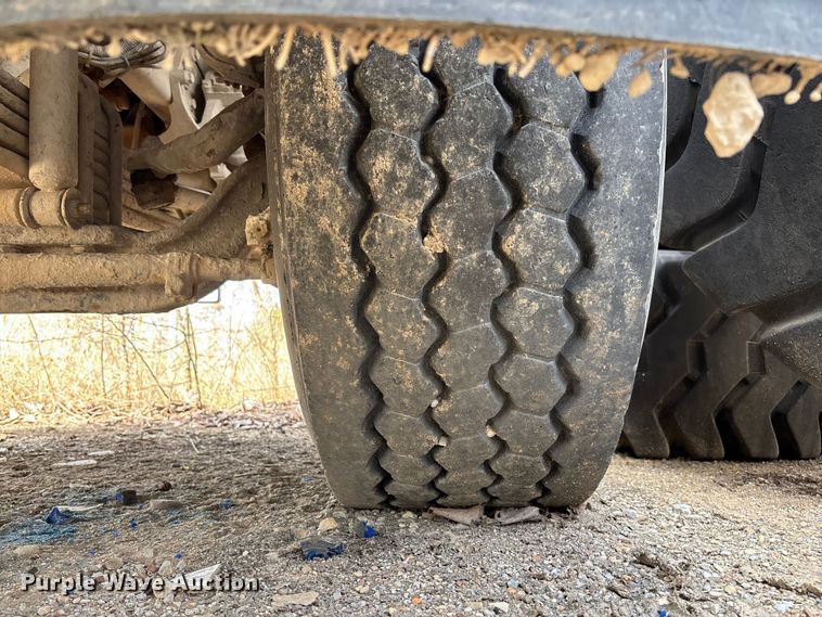 image for item FB3272 2009 Kenworth T800 ready mix truck