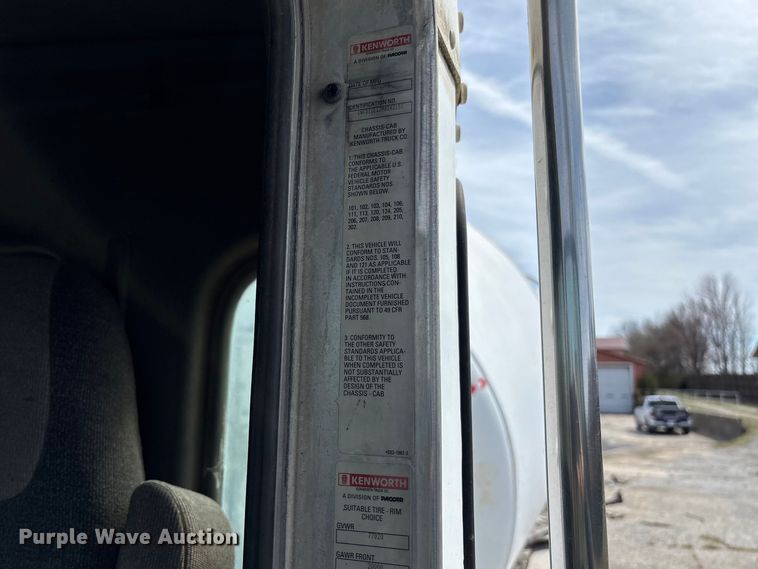 image for item FB3272 2009 Kenworth T800 ready mix truck