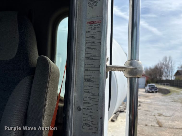 image for item FB3272 2009 Kenworth T800 ready mix truck