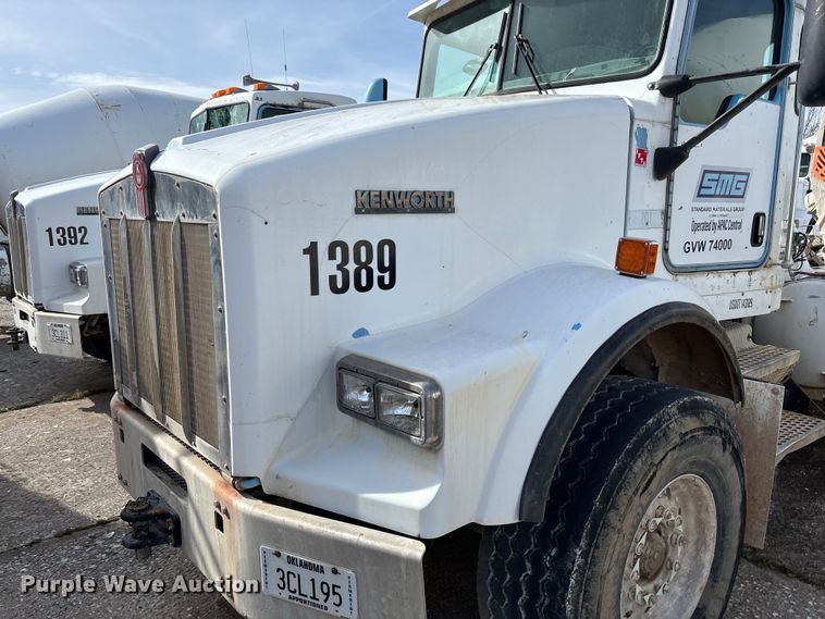 image for item FB3273 2004 Kenworth T800 ready mix truck