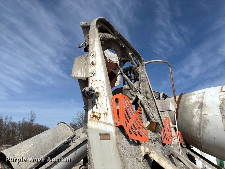 image for item FB3273 2004 Kenworth T800 ready mix truck