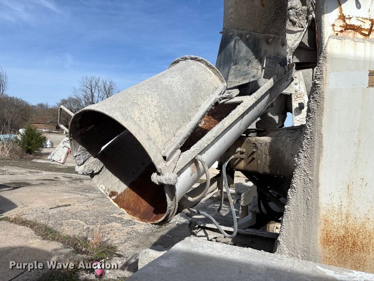 image for item FB3273 2004 Kenworth T800 ready mix truck