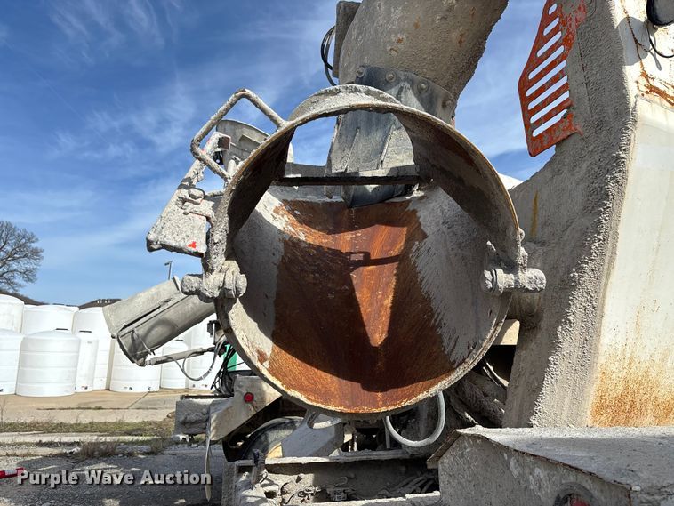 image for item FB3273 2004 Kenworth T800 ready mix truck