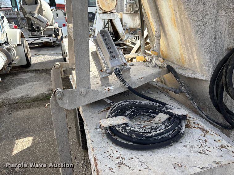 image for item FB3273 2004 Kenworth T800 ready mix truck