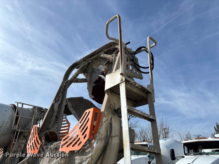 image for item FB3273 2004 Kenworth T800 ready mix truck