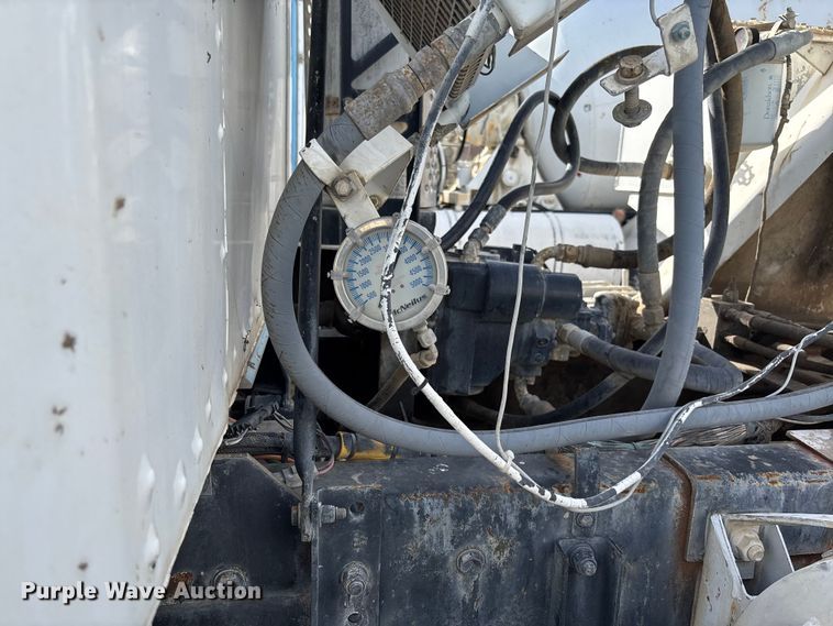 image for item FB3273 2004 Kenworth T800 ready mix truck