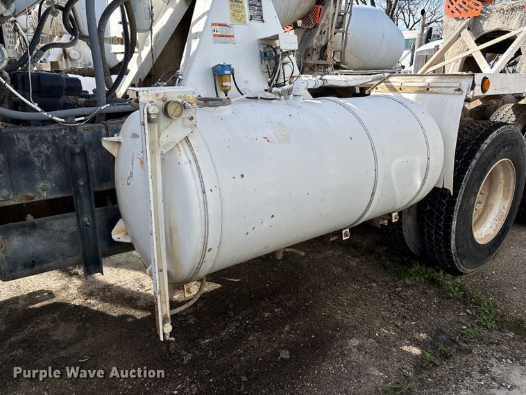 image for item FB3273 2004 Kenworth T800 ready mix truck