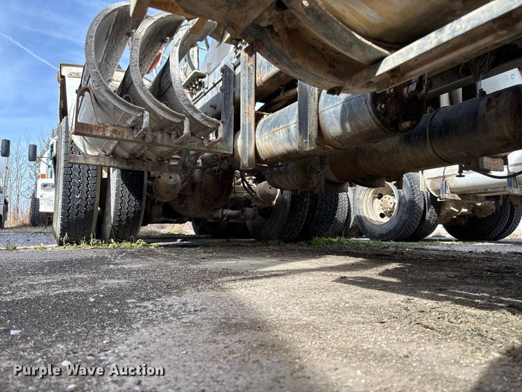 image for item FB3273 2004 Kenworth T800 ready mix truck