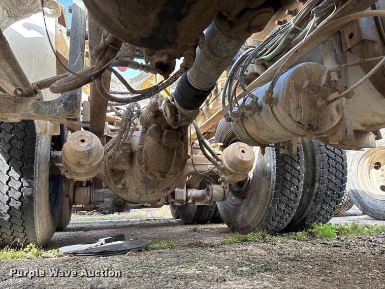 image for item FB3273 2004 Kenworth T800 ready mix truck