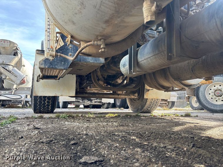 image for item FB3273 2004 Kenworth T800 ready mix truck