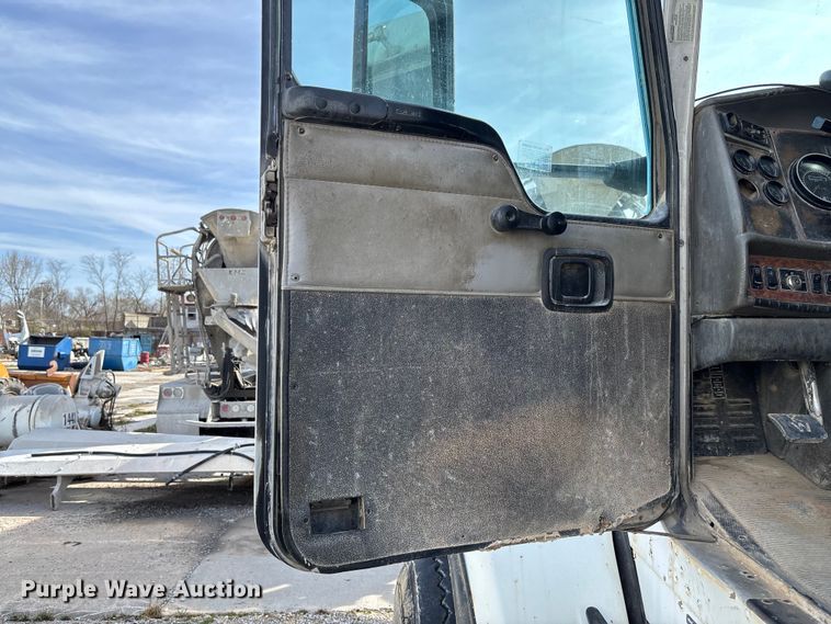 image for item FB3273 2004 Kenworth T800 ready mix truck