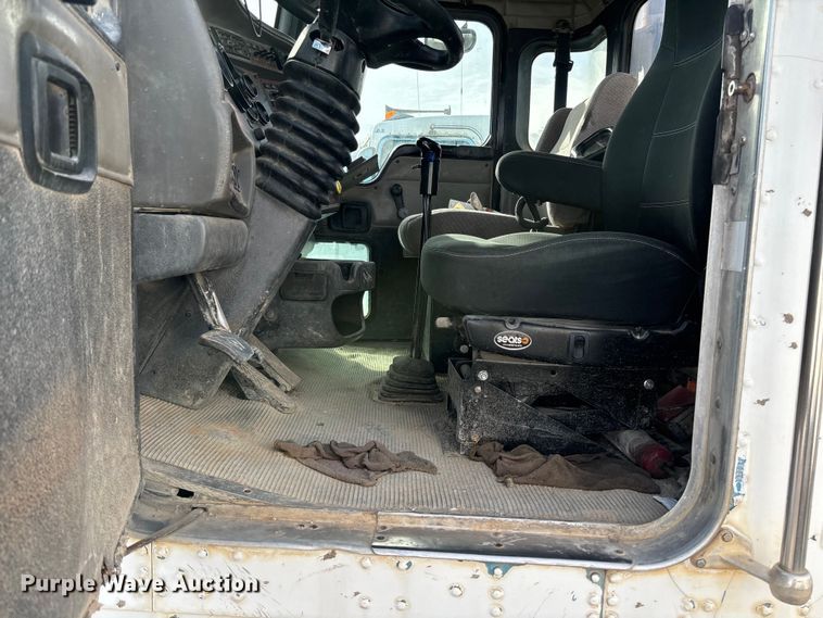 image for item FB3273 2004 Kenworth T800 ready mix truck