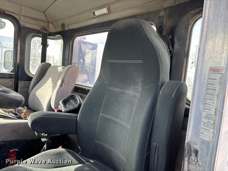 image for item FB3273 2004 Kenworth T800 ready mix truck