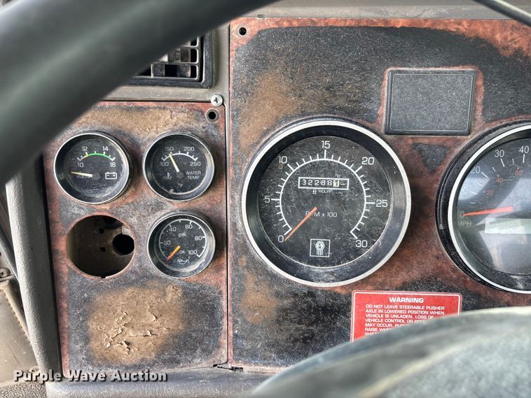 image for item FB3273 2004 Kenworth T800 ready mix truck