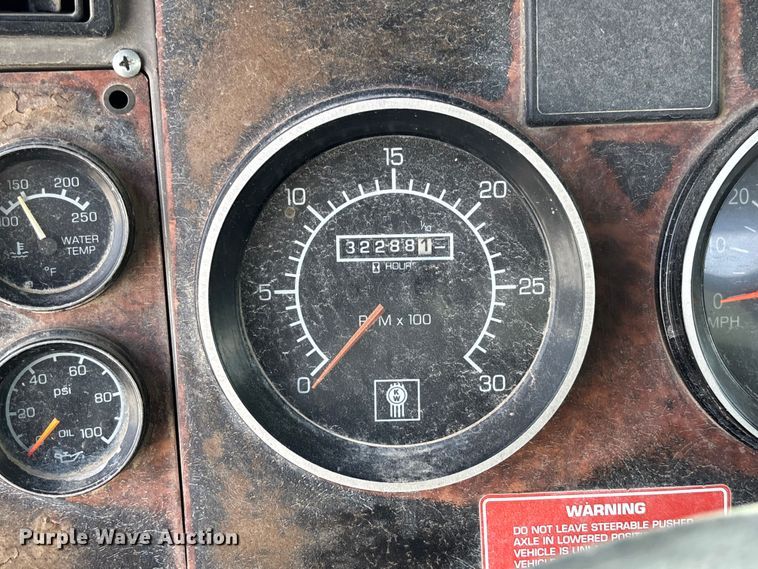 image for item FB3273 2004 Kenworth T800 ready mix truck