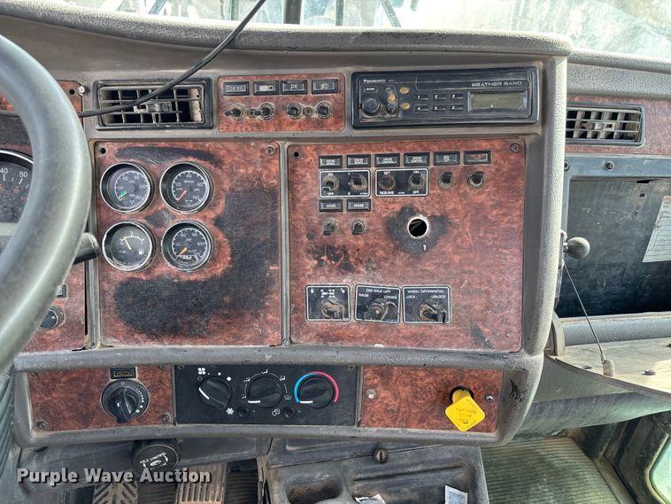 image for item FB3273 2004 Kenworth T800 ready mix truck