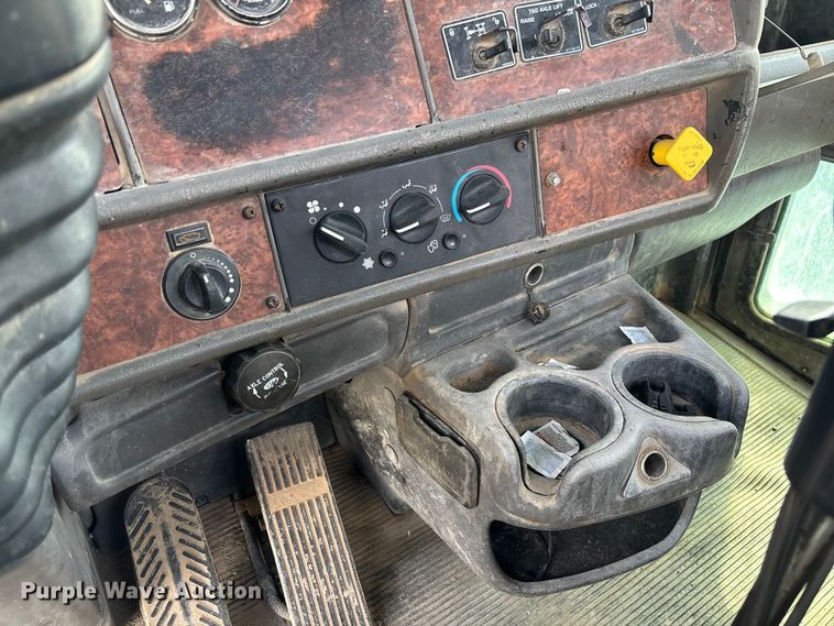 image for item FB3273 2004 Kenworth T800 ready mix truck