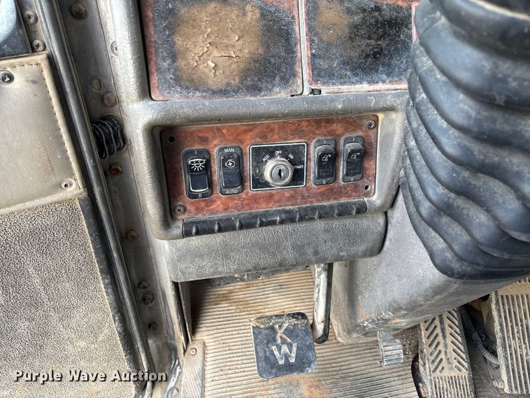 image for item FB3273 2004 Kenworth T800 ready mix truck