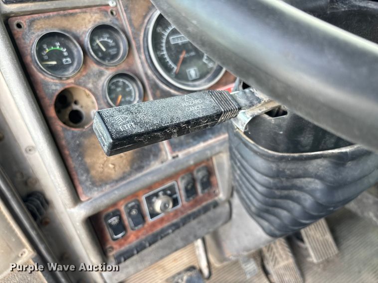 image for item FB3273 2004 Kenworth T800 ready mix truck