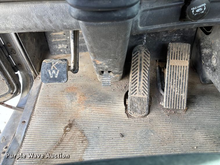 image for item FB3273 2004 Kenworth T800 ready mix truck