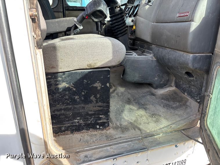 image for item FB3273 2004 Kenworth T800 ready mix truck