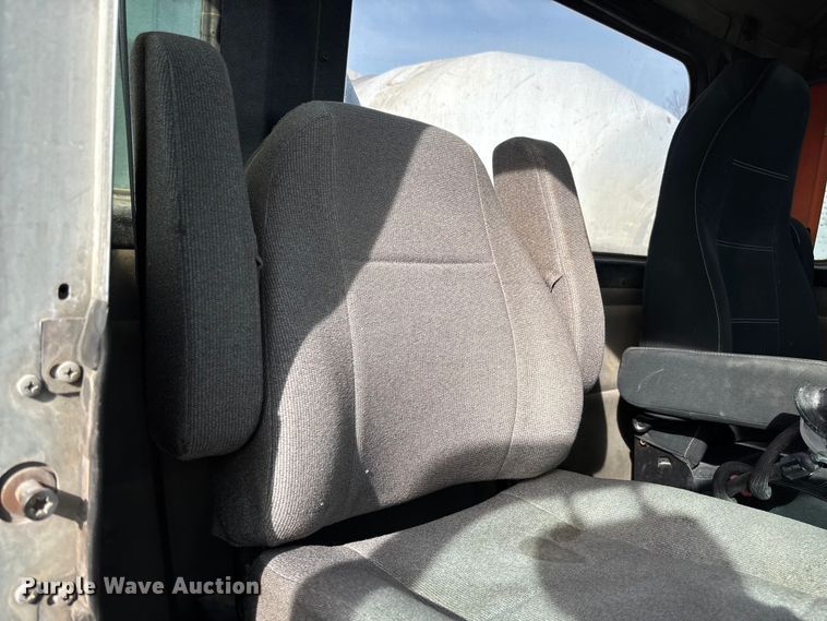 image for item FB3273 2004 Kenworth T800 ready mix truck