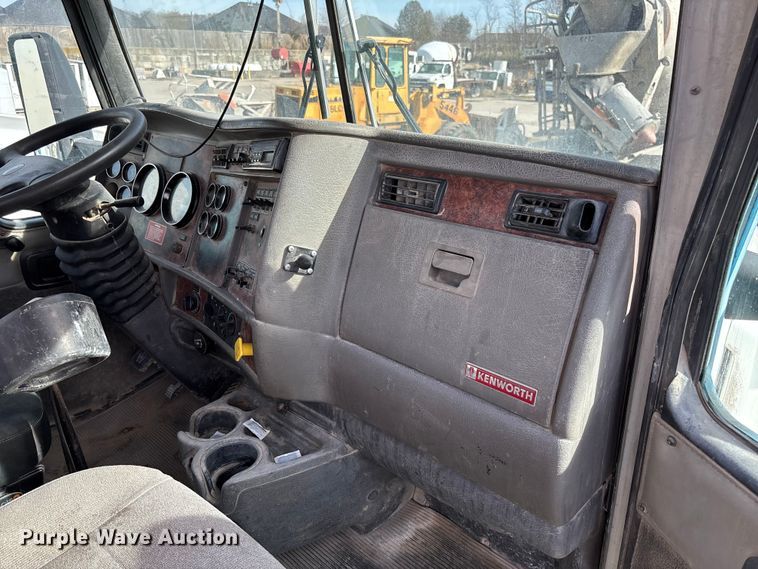 image for item FB3273 2004 Kenworth T800 ready mix truck