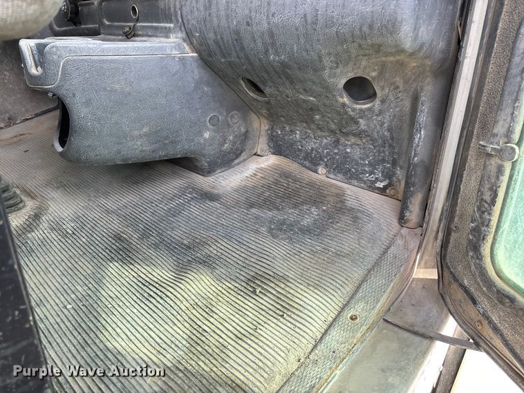 image for item FB3273 2004 Kenworth T800 ready mix truck