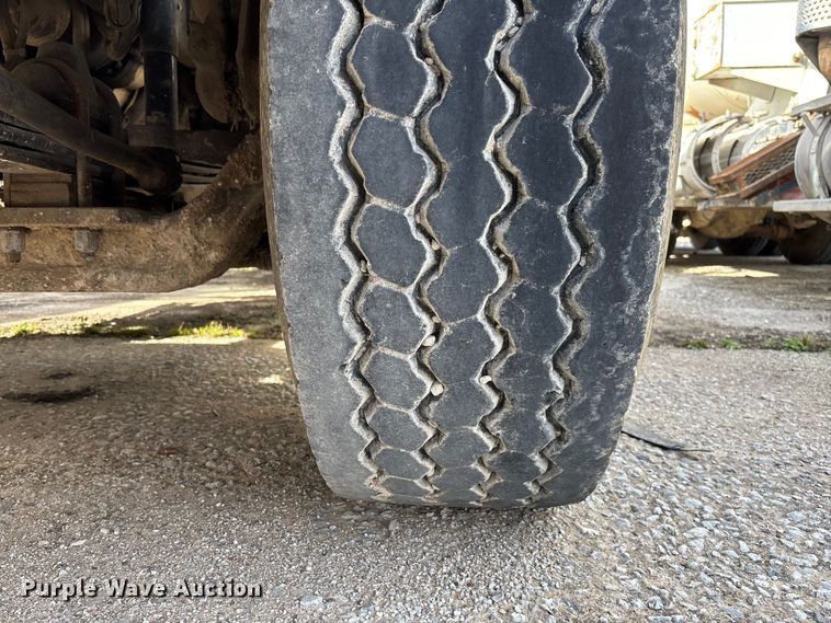 image for item FB3273 2004 Kenworth T800 ready mix truck