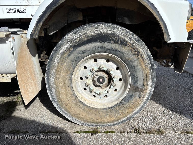 image for item FB3273 2004 Kenworth T800 ready mix truck