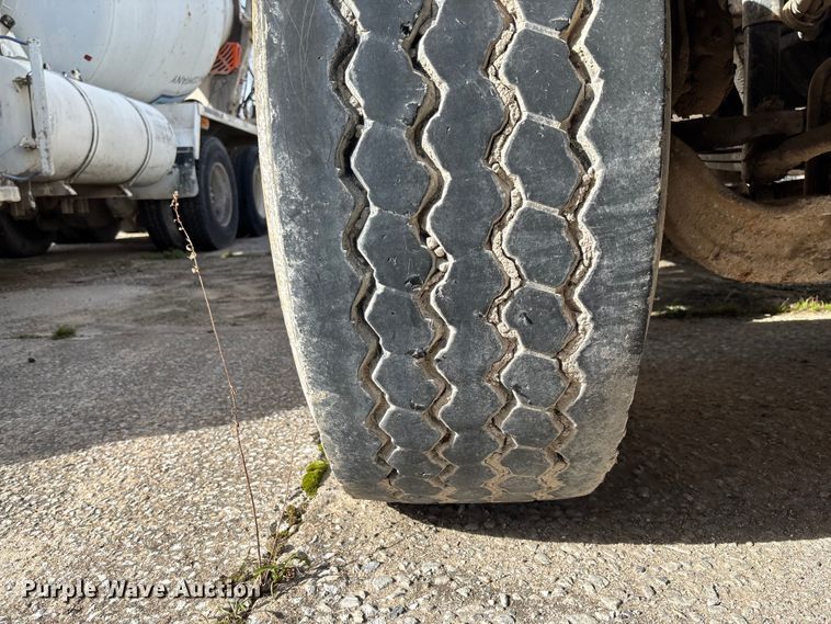 image for item FB3273 2004 Kenworth T800 ready mix truck