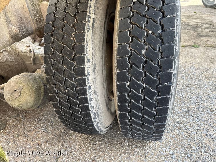 image for item FB3273 2004 Kenworth T800 ready mix truck