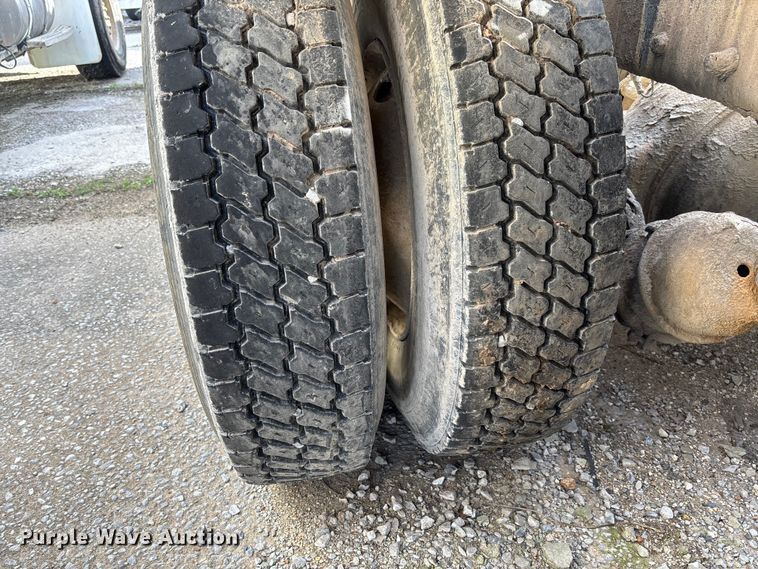 image for item FB3273 2004 Kenworth T800 ready mix truck