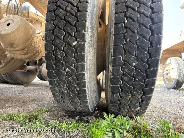 image for item FB3273 2004 Kenworth T800 ready mix truck