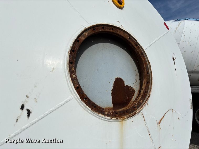 image for item FB3273 2004 Kenworth T800 ready mix truck