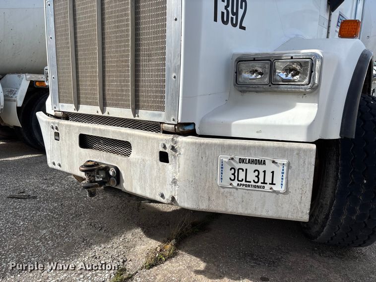 image for item FB3274 2005 Kenworth T800 ready mix truck