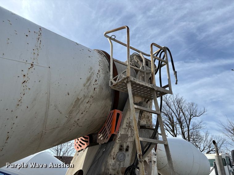 image for item FB3274 2005 Kenworth T800 ready mix truck