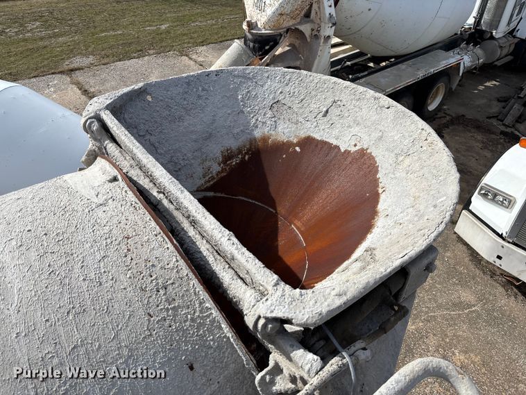 image for item FB3274 2005 Kenworth T800 ready mix truck