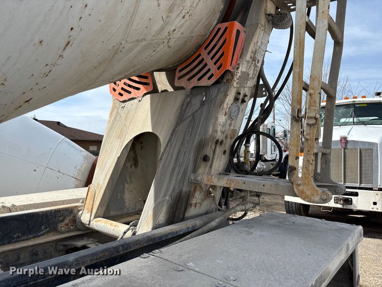 image for item FB3274 2005 Kenworth T800 ready mix truck