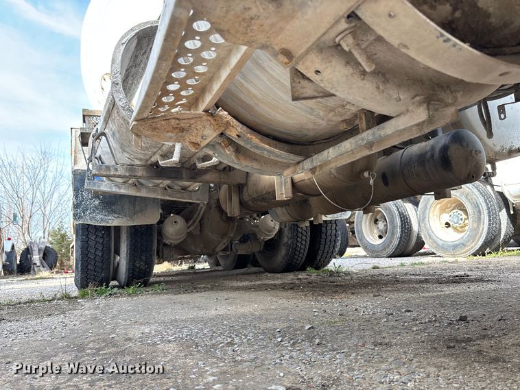 image for item FB3274 2005 Kenworth T800 ready mix truck